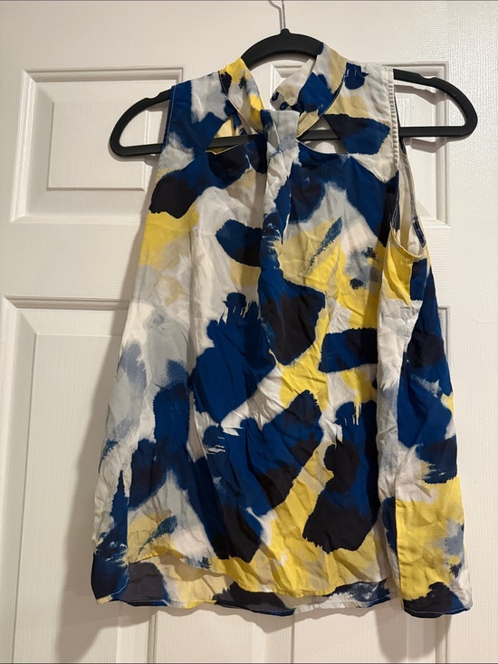 Amour Vert Tops - Amour Vert Silk Sleeveless Abstract Print Keyhole Top in Blue, Yellow & White